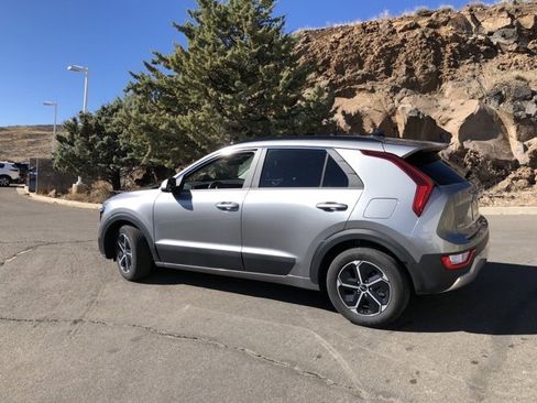 Certified 2024 Kia Niro LX image 11
