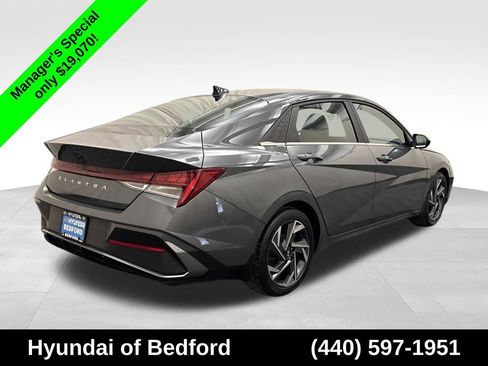 Used 2024 Hyundai Elantra SEL w/ Convenience Package FWD image 5