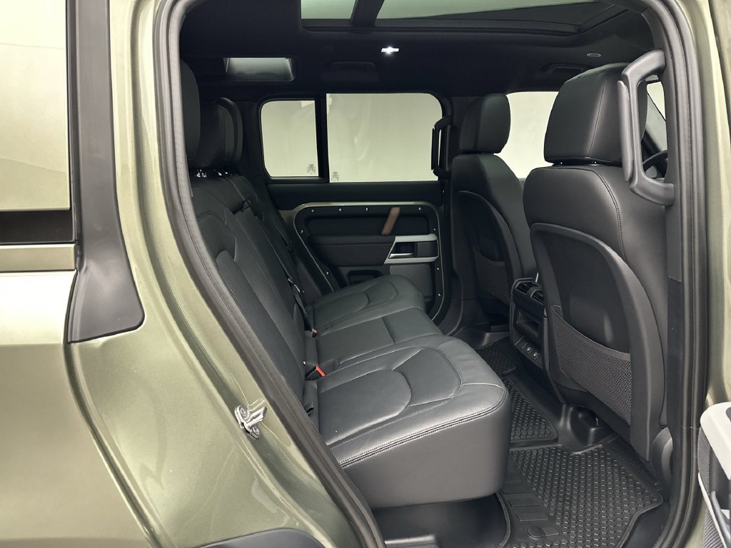 Certified 2024 Land Rover Defender 110 S AWD/4WD image 4