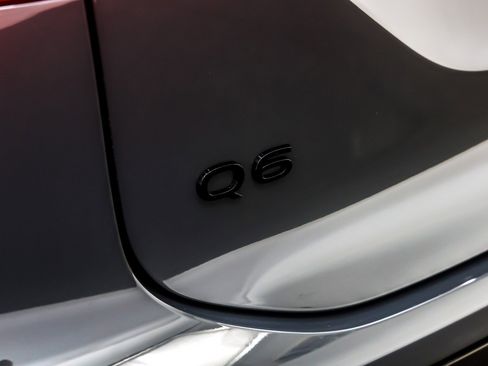 New 2025 Audi Q6 e-tron Premium image 9