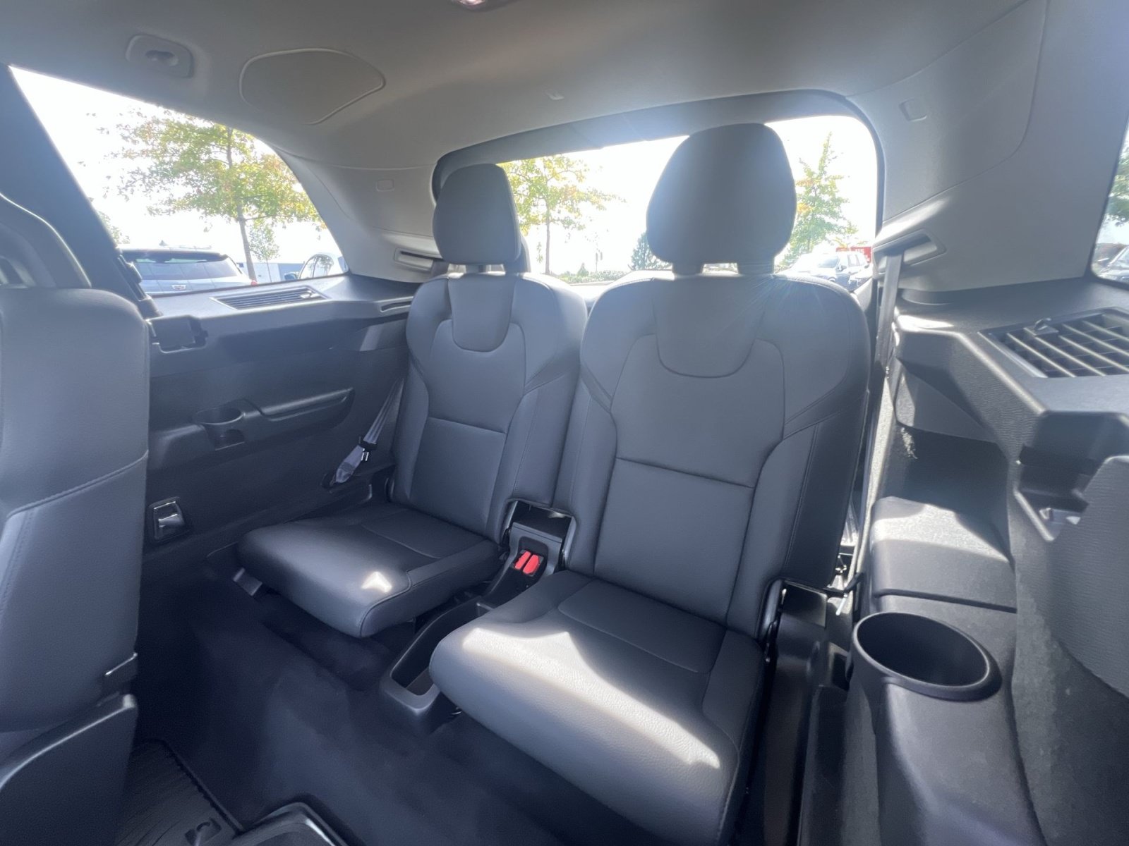 Certified 2025 Volvo XC90 T8 Plus w/ Protection Package AWD/4WD image 26