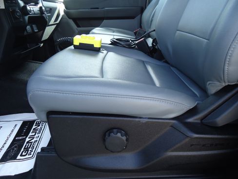 Used 2023 Ford F550 4x4 Regular Cab Super Duty image 25