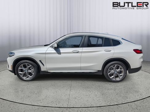 Used 2025 BMW X4 xDrive30i image 3