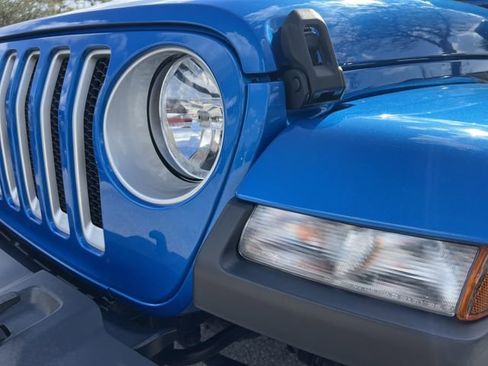 Used 2021 Jeep Wrangler Unlimited Sahara image 9