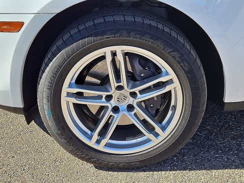 Used 2024 Porsche Macan T w/ Premium Plus Package image 39