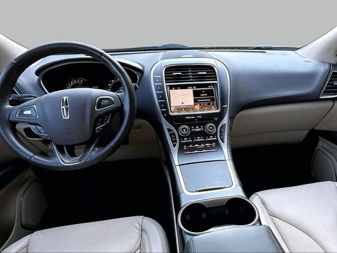 Used 2018 Lincoln MKX Select w/ Select Plus Package FWD image 16