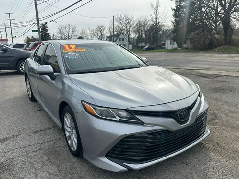 Used 2019 Toyota Camry LE FWD image 7