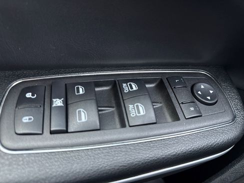 Used 2023 Chrysler 300 Touring L w/ Popular Equipment Group image 29