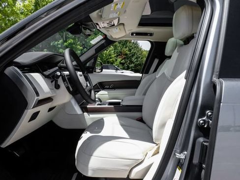 New 2026 Land Rover Range Rover Long Wheelbase SE AWD/4WD image 4