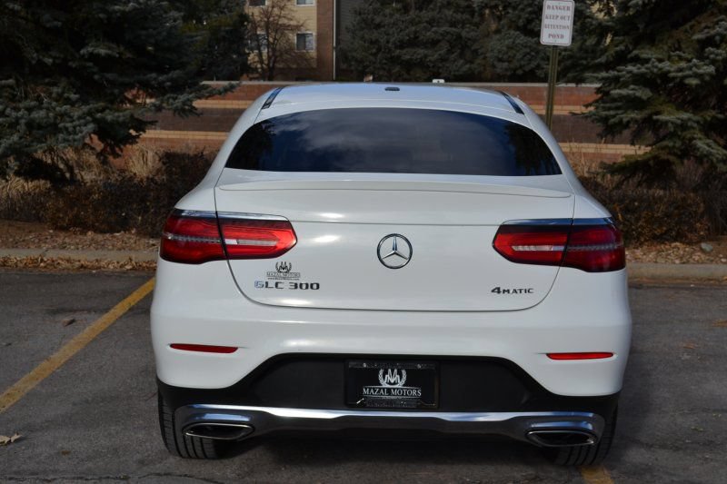 Used 2017 Mercedes-Benz GLC 300 4MATIC Coupe image 12
