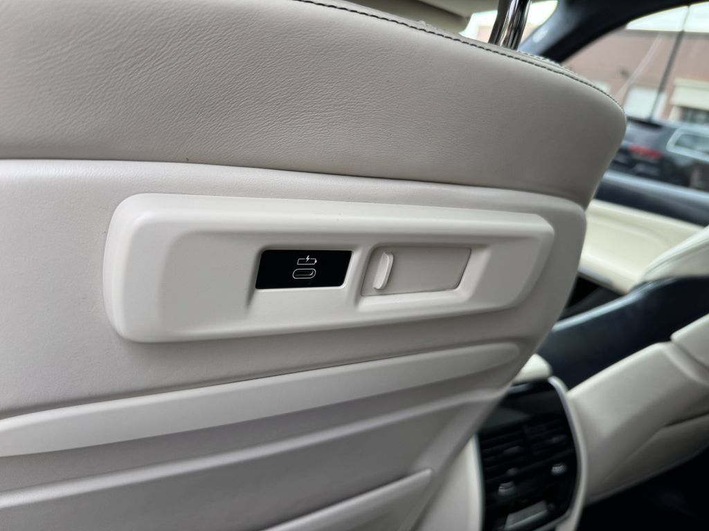 Used 2019 BMW X7 xDrive40i w/ Premium Package AWD/4WD image 37