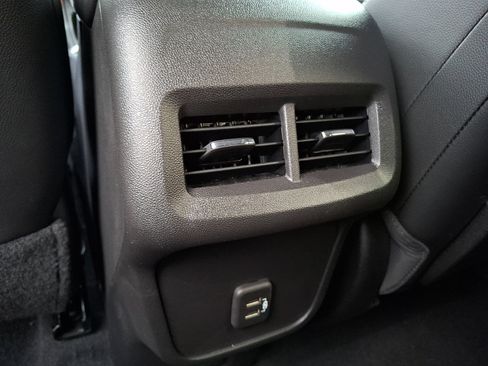 Certified 2022 GMC Terrain SLT w/ Infotainment Package II AWD/4WD image 11