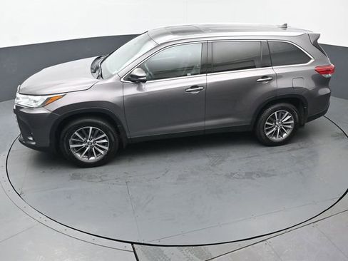 Certified 2019 Toyota Highlander XLE image 41