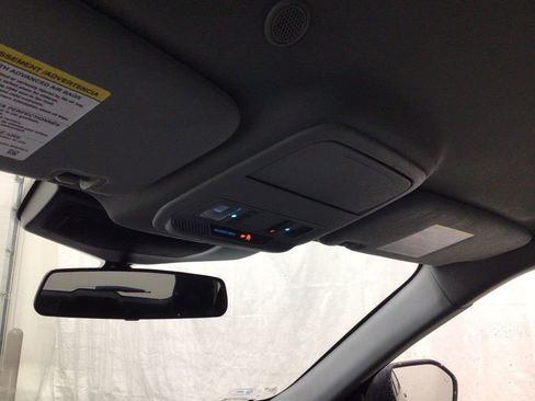 Used 2022 Ford Explorer XLT w/ Equipment Group 202A image 11