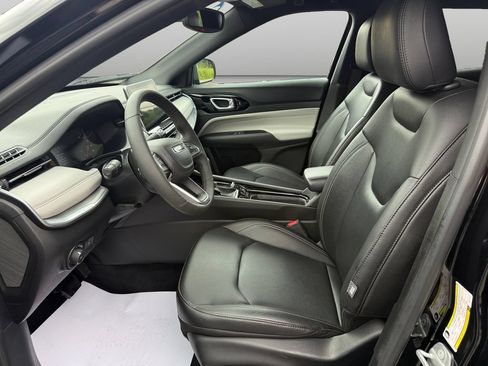 Used 2025 Jeep Compass Limited AWD/4WD image 10