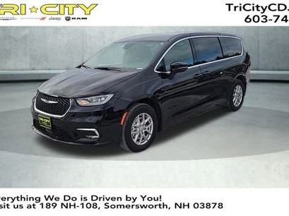 New 2026 Chrysler Pacifica Select
