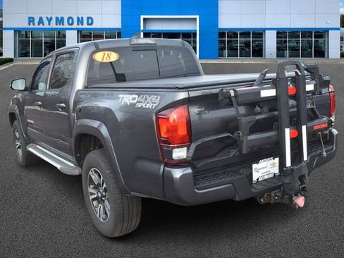 Used 2019 Toyota Tacoma TRD Sport image 5