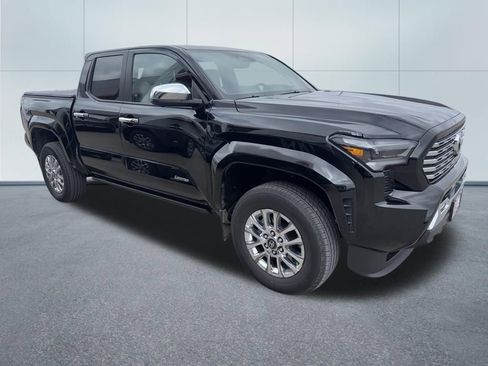 Used 2024 Toyota Tacoma Limited w/ Limited Package (LT) image 2