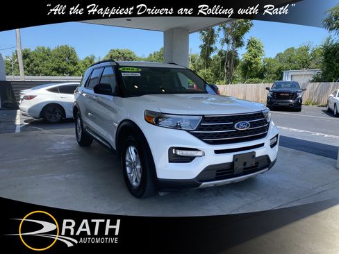 Used 2023 Ford Explorer XLT w/ Equipment Group 202A AWD/4WD image 4