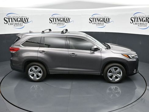 Used 2017 Toyota Highlander Limited image 16