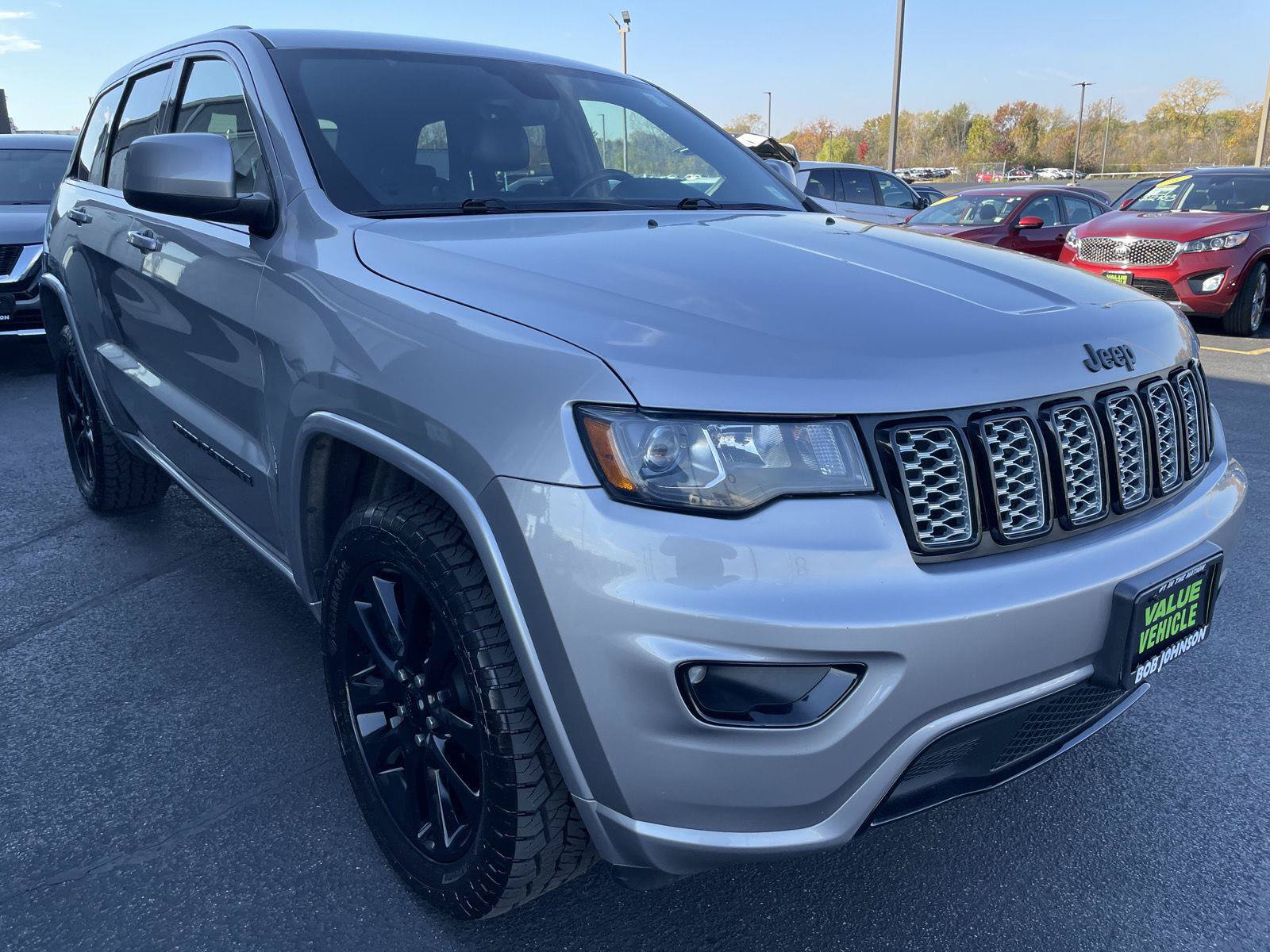 Used 2018 Jeep Grand Cherokee Altitude AWD/4WD image 2
