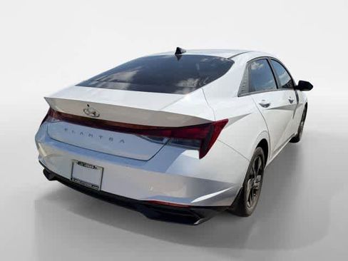 Used 2023 Hyundai Elantra SEL FWD image 2