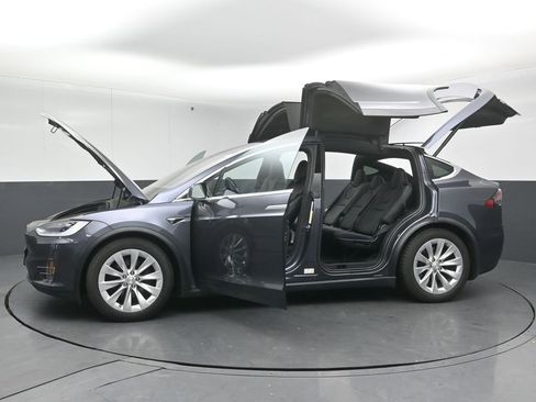 Used 2018 Tesla Model X 75D image 53