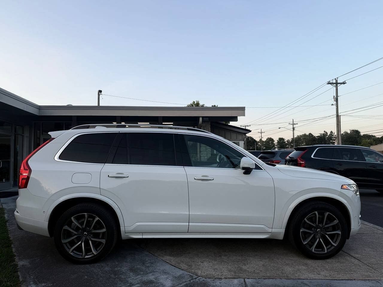 Used 2018 Volvo XC90 T6 Momentum w/ Convenience Package AWD/4WD image 6