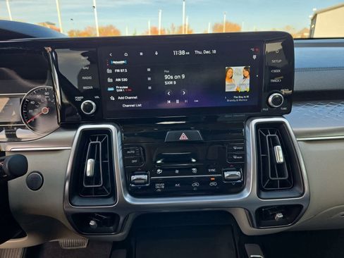 Certified 2022 Kia Sorento EX w/ Panoramic Sunroof Package image 28