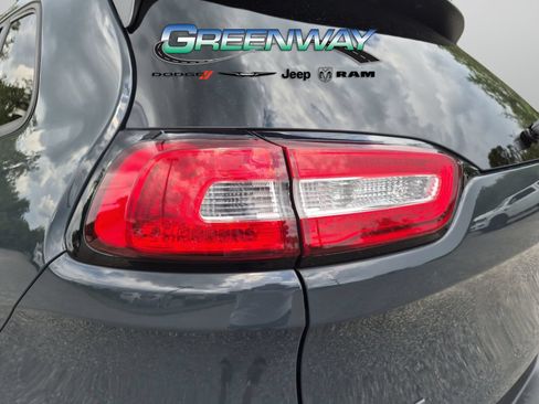 Used 2016 Jeep Cherokee Trailhawk w/ Leather Interior Group AWD/4WD image 6