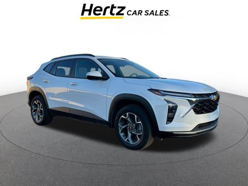 Used 2025 Chevrolet Trax LT image 1