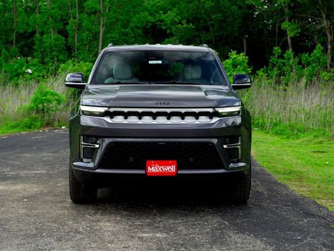 New 2026 Jeep Grand Wagoneer L 2WD image 4
