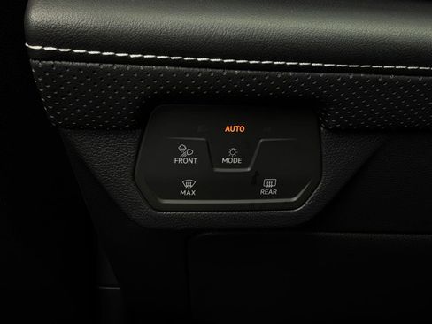 Used 2024 Volkswagen Atlas SE FWD image 25