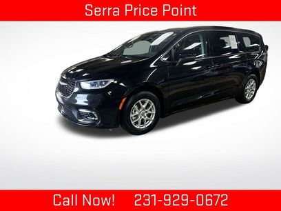 Used 2023 Chrysler Pacifica Touring-L