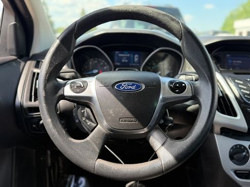 Used 2014 Ford Focus SE FWD image 24