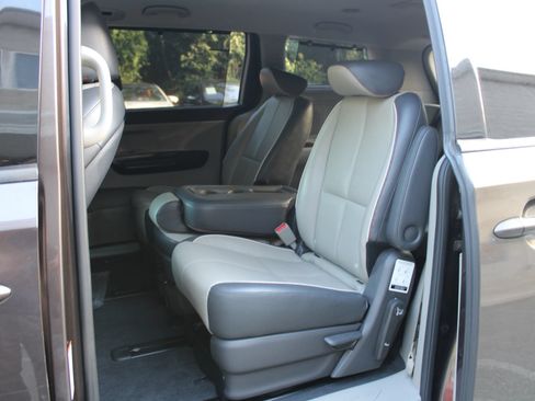 Used 2016 Kia Sedona EX FWD image 20