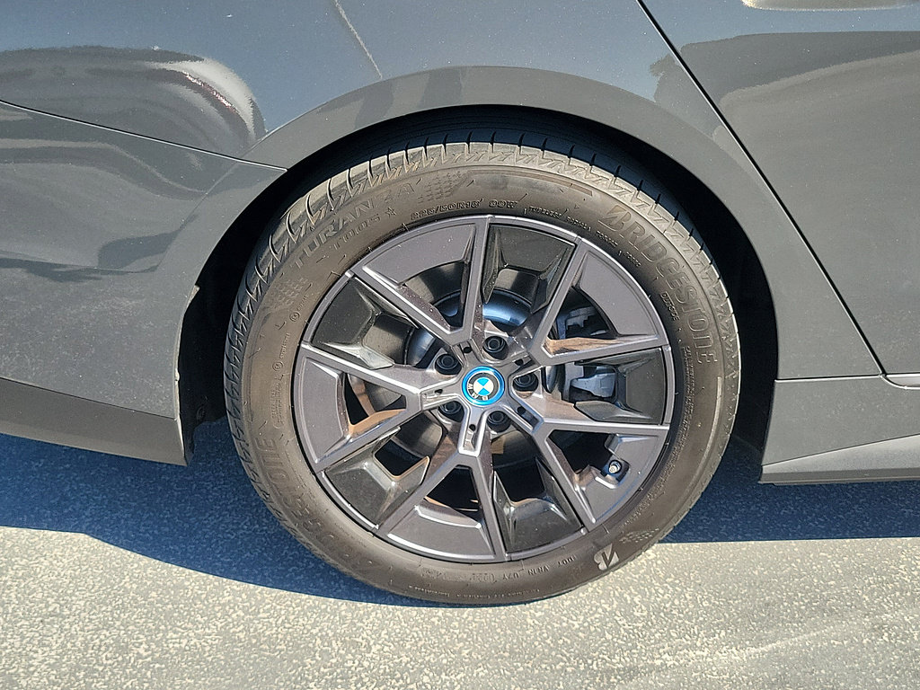 Used 2023 BMW i4 eDrive35 RWD image 6