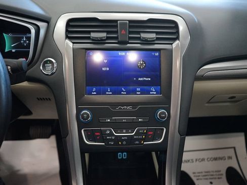 Used 2019 Ford Fusion SE AWD/4WD image 7