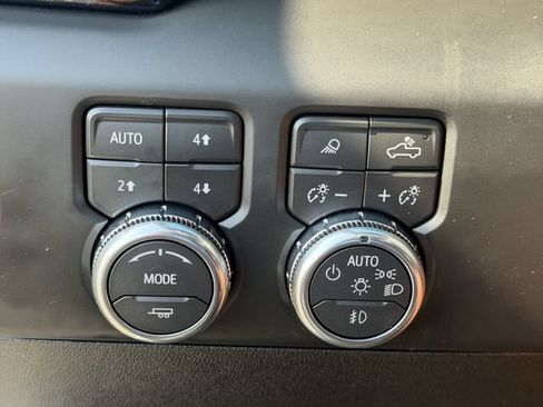 Used 2026 GMC Sierra 2500 AT4 w/ AT4 Premium Plus Package AWD/4WD image 17