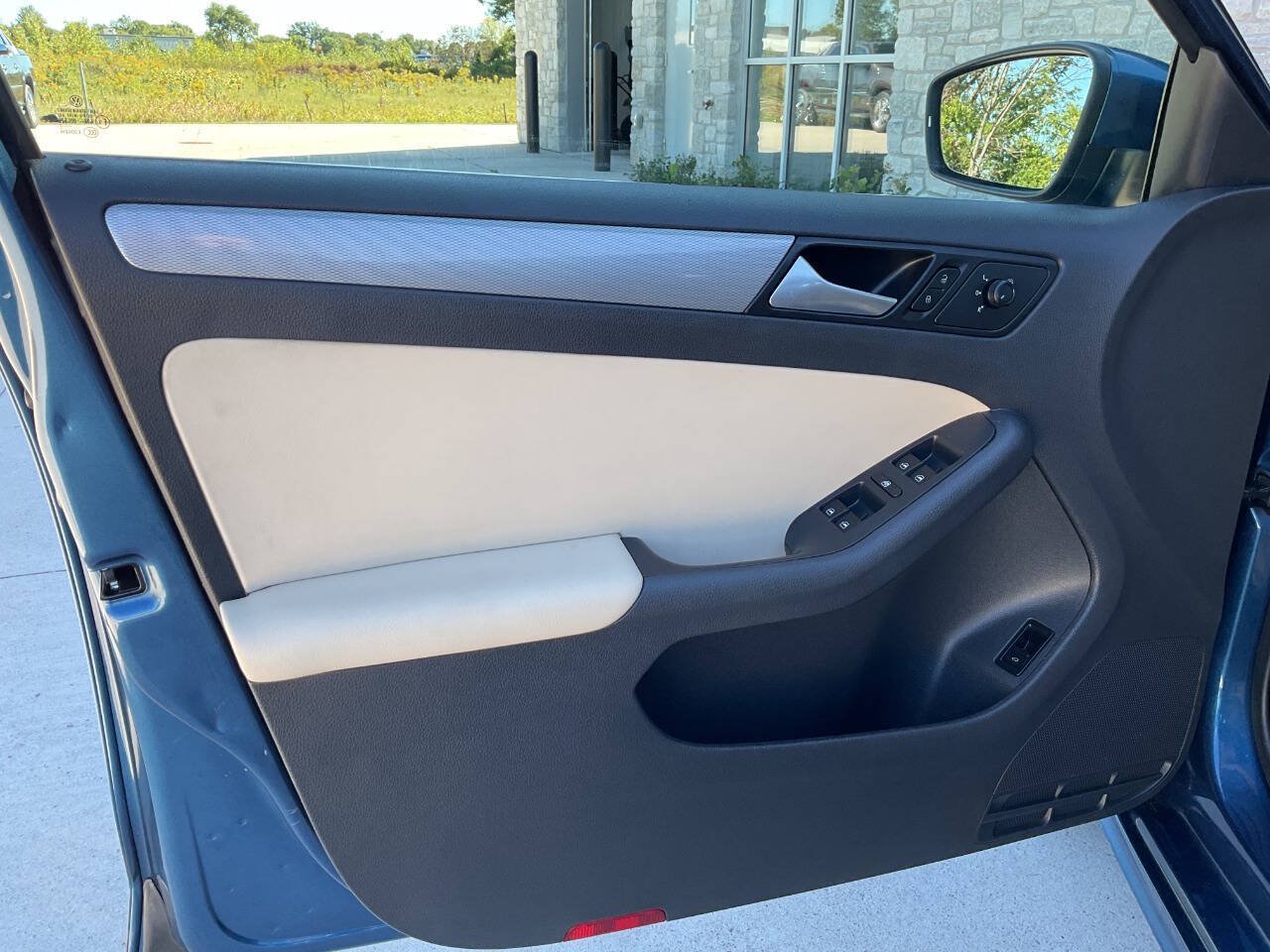 Used 2017 Volkswagen Jetta SE FWD image 29