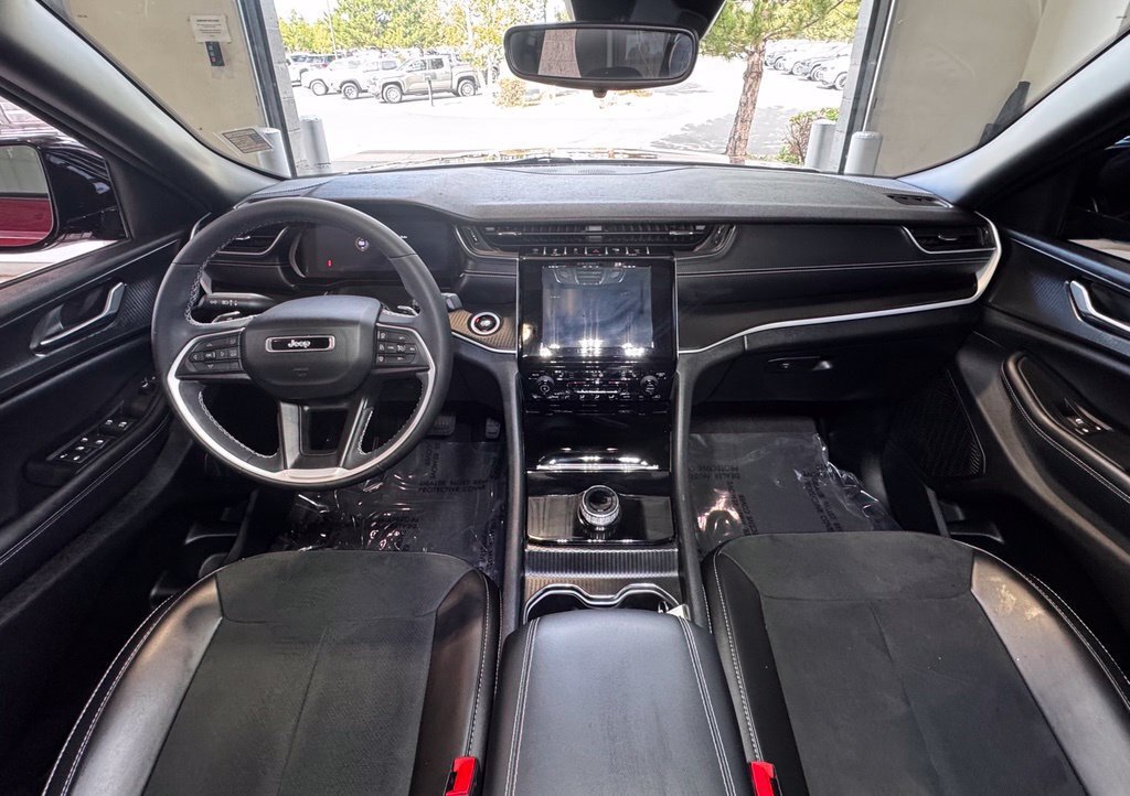 Used 2024 Jeep Grand Cherokee L Altitude AWD/4WD image 18