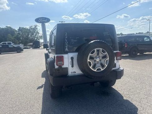 Used 2015 Jeep Wrangler Unlimited Rubicon w/ Connectivity Group AWD/4WD image 23