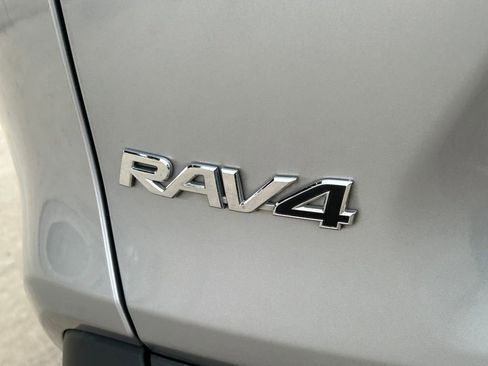 Used 2021 Toyota RAV4 XLE w/ Convenience Package AWD/4WD image 13