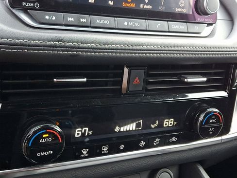 Used 2022 Nissan Rogue SV image 15