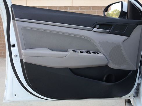 Used 2017 Hyundai Elantra SE FWD image 13