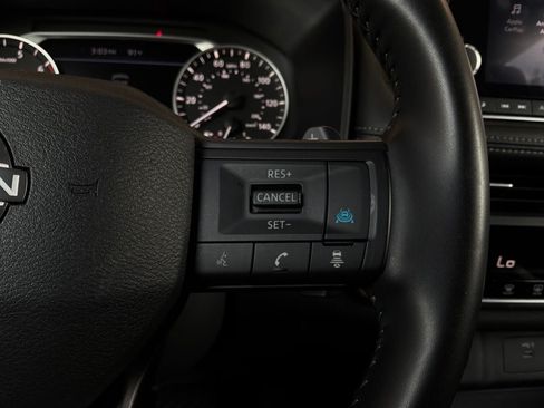 Used 2025 Nissan Rogue SV FWD image 34
