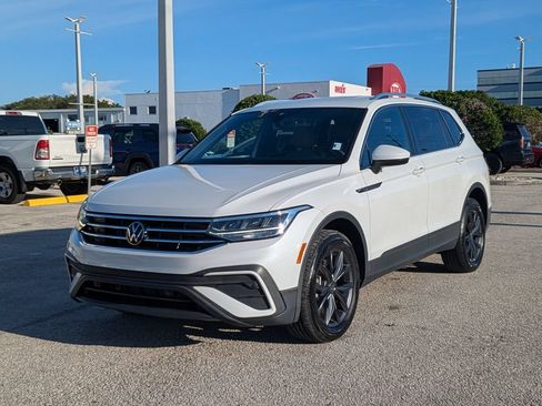Certified 2023 Volkswagen Tiguan SE FWD image 2