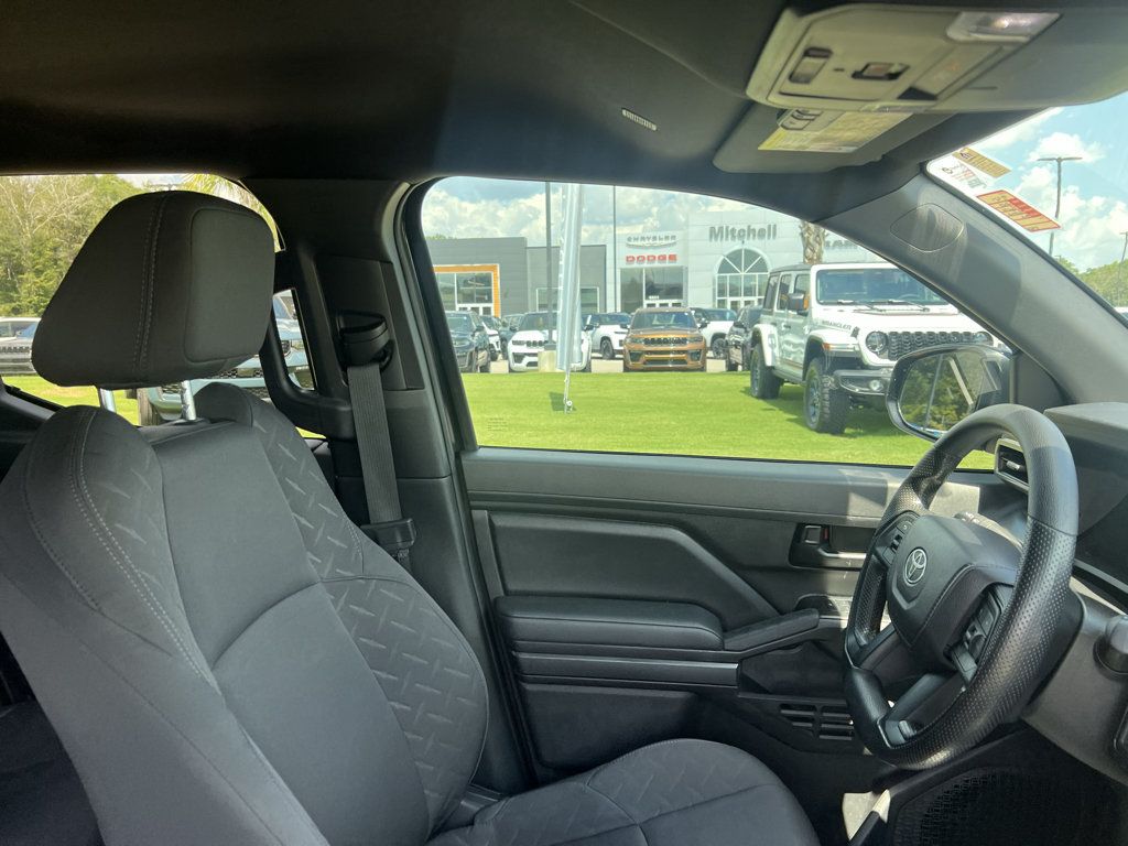 Used 2025 Toyota Tacoma SR5 AWD/4WD image 16