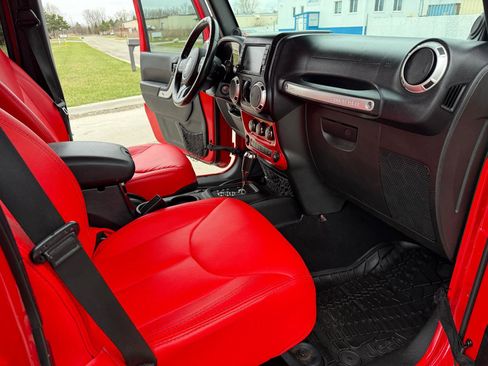 Used 2014 Jeep Wrangler Unlimited Sahara w/ Dual Top Group image 24