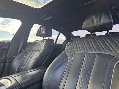 Used 2022 BMW 750i xDrive w/ M Sport Package image 24